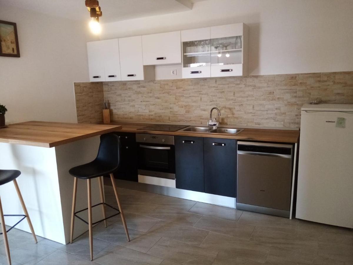 Apartman Laus Zavalatica Exterior foto